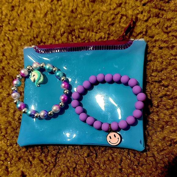 Fun set of 2 NWOT 🦄😊 bracelets w/sm Waterproof Anime style makeup/jewelry case - Picture 3 of 9